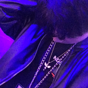 一边摸下面一边吃奶快点好难受
