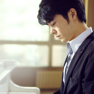 一边摸下面一边吃奶快点好难受
